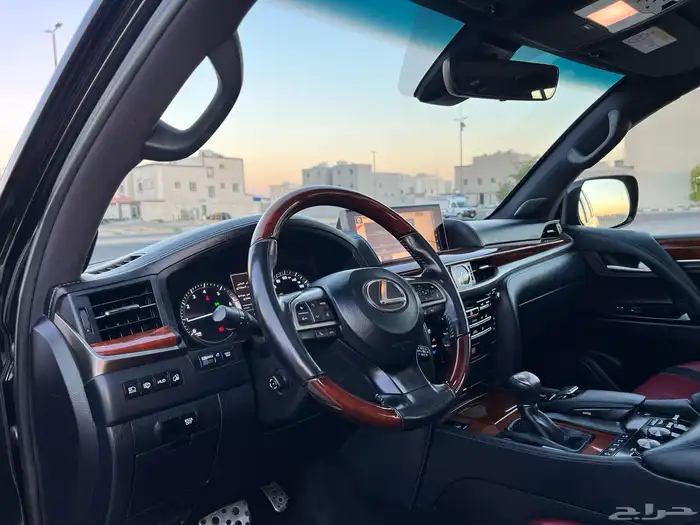 لكزس 2020 LX570 بحاله ممتازة 10