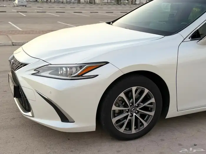 لكزس ES250 2023 فئه AA استاندر 12