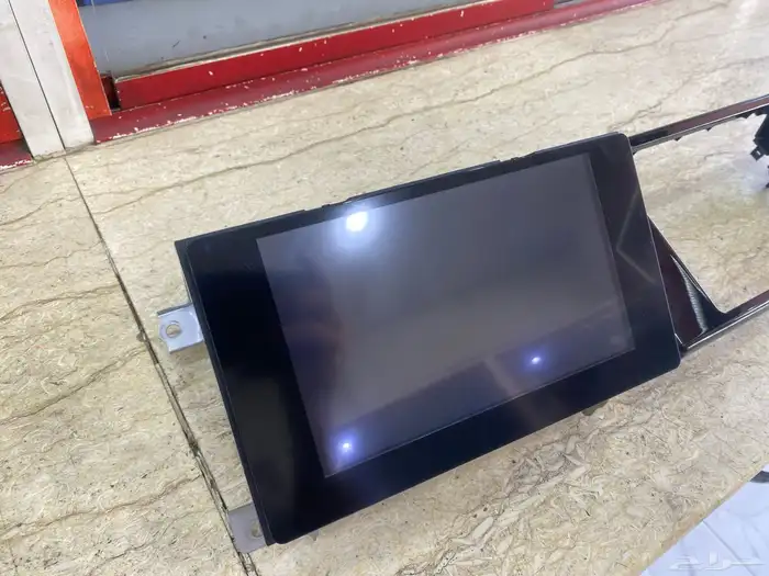 شاشة تويوتا لاندكروزر وتركب ع اغلب سيارات تويوتا 2025 4