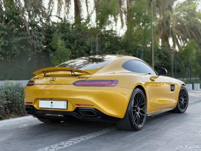 للبيع مرسيدس GTS بلون مميز و جميل مخزنة 3