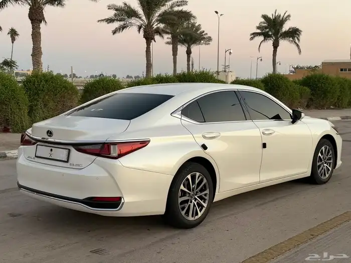 لكزس ES250 2023 فئه AA استاندر 5