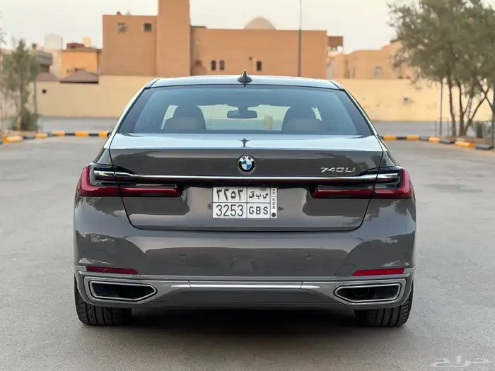 بي ام 740 7