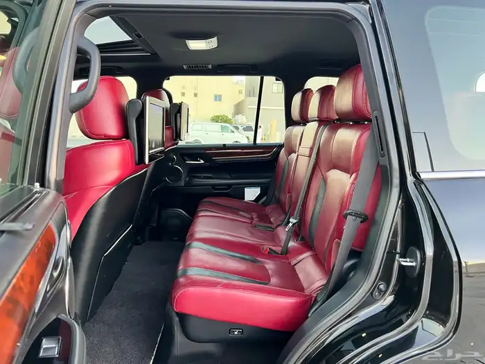 لكزس 2020 LX570 بحاله ممتازة 16