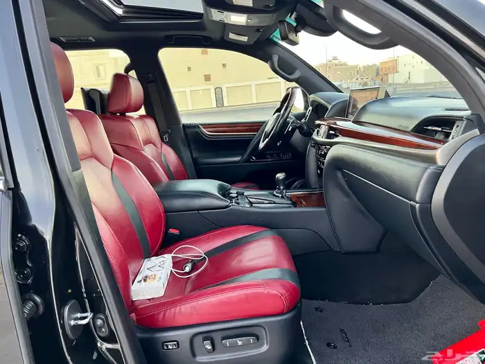 لكزس 2020 LX570 بحاله ممتازة 14