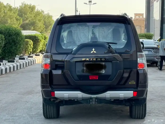 ميتسوبيشي باجيرو علامه ذهبيه فل كامل 6