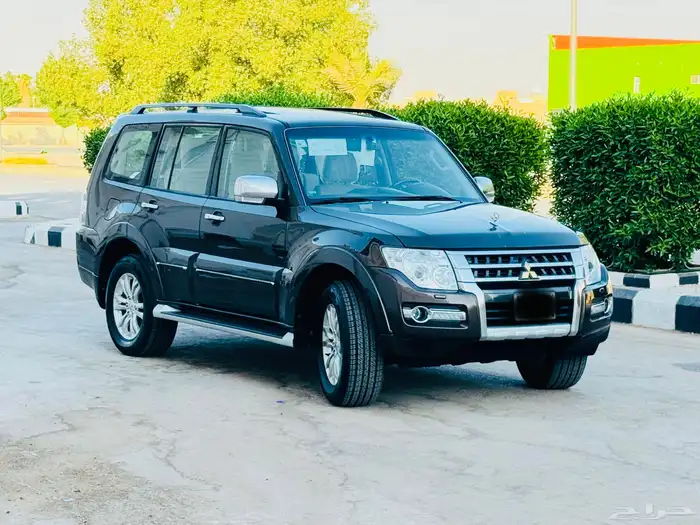 ميتسوبيشي باجيرو علامه ذهبيه فل كامل 1