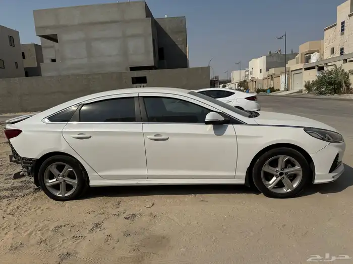 هونداي سوناتا 2018 مصدومه من الخلف كما هيا موضحه في الصوره 2
