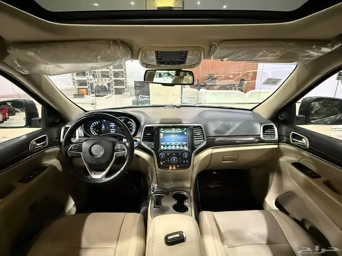 جيب شروكي 2014 ليمتد V6 (بحالة ممتازة) 12