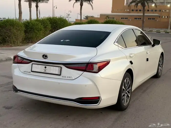 لكزس ES250 2023 فئه AA استاندر 10