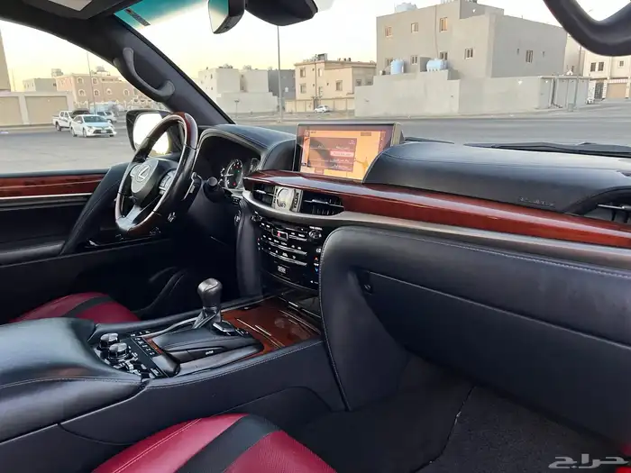 لكزس 2020 LX570 بحاله ممتازة 11