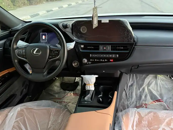 لكزس ES250 2023 فئه AA استاندر 30