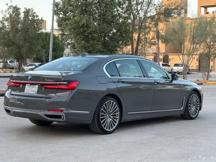 بي ام 740 0