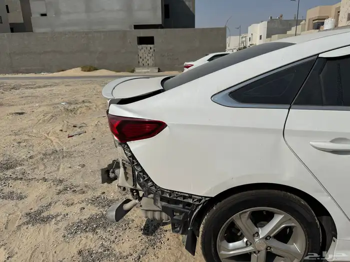 هونداي سوناتا 2018 مصدومه من الخلف كما هيا موضحه في الصوره 6