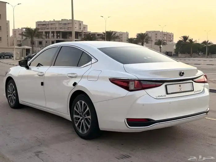 لكزس ES250 2023 فئه AA استاندر 13