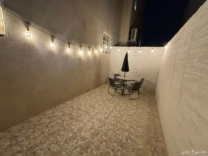 للإيجار غرفه وصاله ومطبخ وجلسه خارجيه مؤثثه في السليمانيه 0