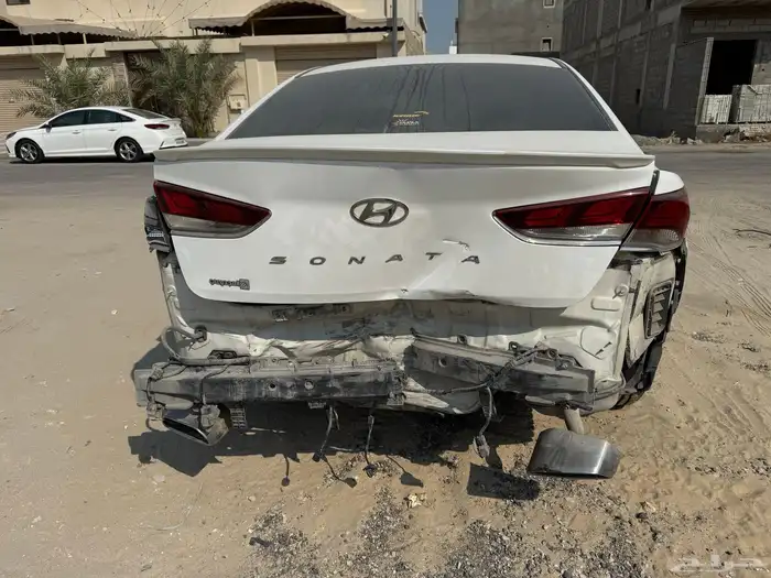 هونداي سوناتا 2018 مصدومه من الخلف كما هيا موضحه في الصوره 5