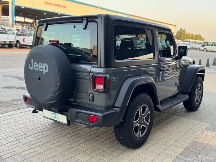 جيب رانجلر 2023 V6 على الضمان عداد 16 الف 2