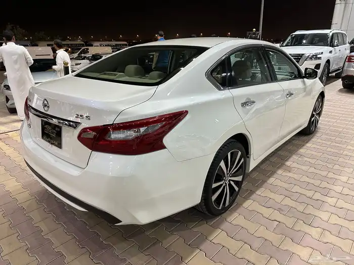 نيسان التيما موديل 2018 نظيف 22