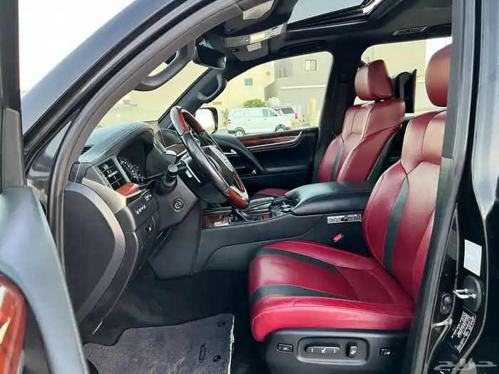 لكزس 2020 LX570 بحاله ممتازة 13