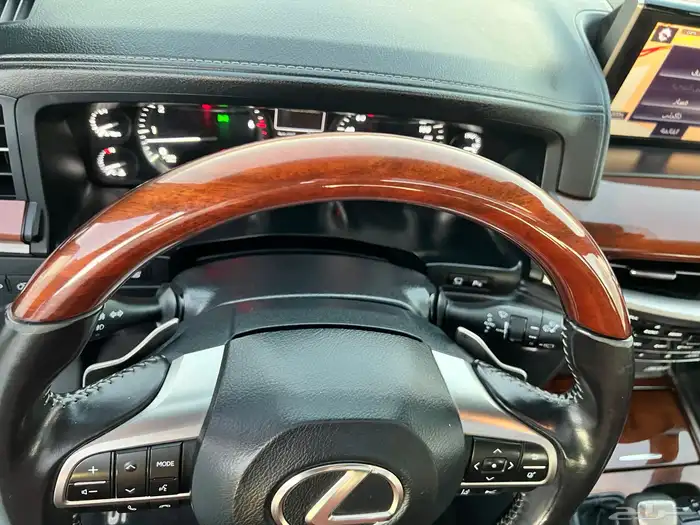 لكزس 2020 LX570 بحاله ممتازة 17
