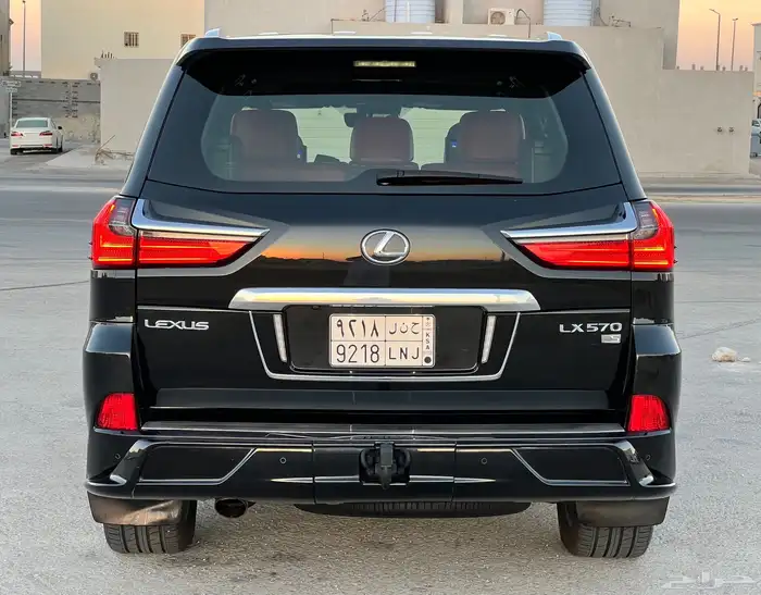 لكزس 2020 LX570 بحاله ممتازة 3