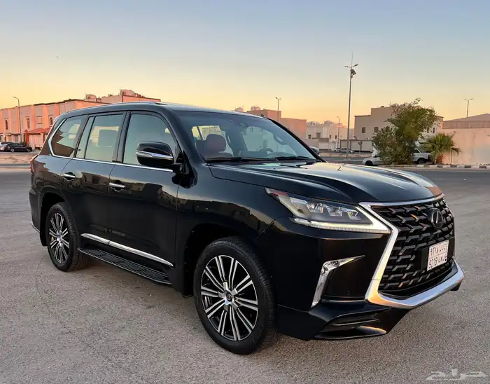 لكزس 2020 LX570 بحاله ممتازة 5