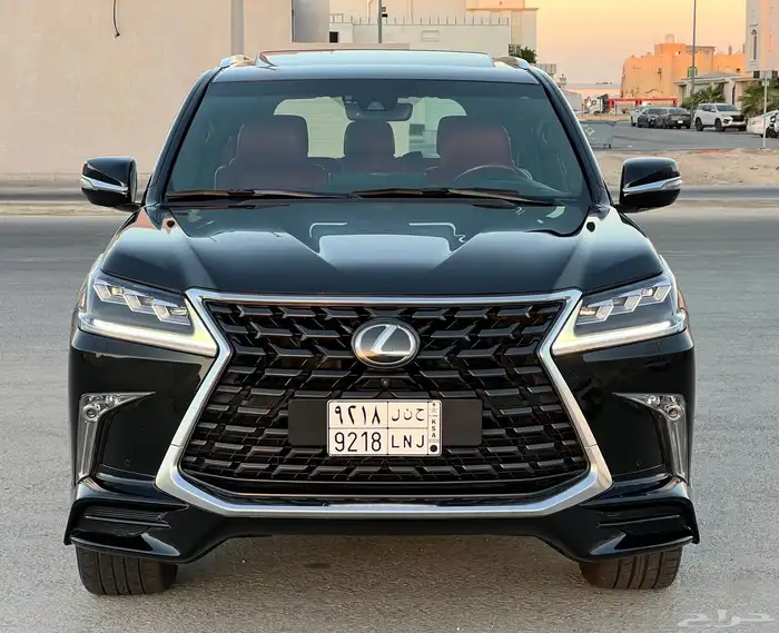 لكزس 2020 LX570 بحاله ممتازة 2