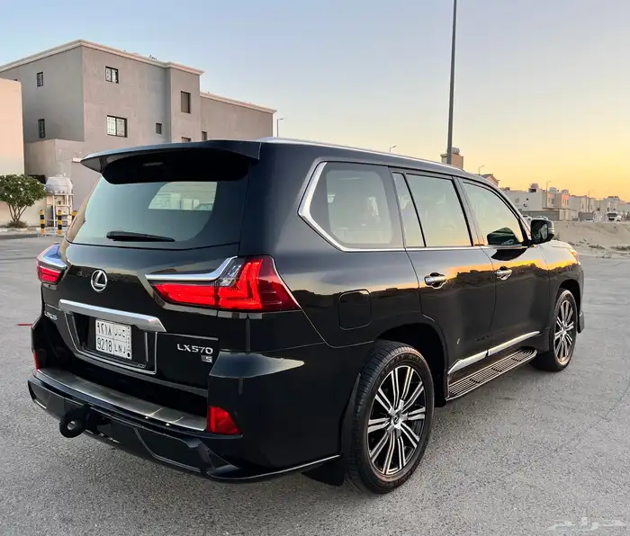 لكزس 2020 LX570 بحاله ممتازة 7