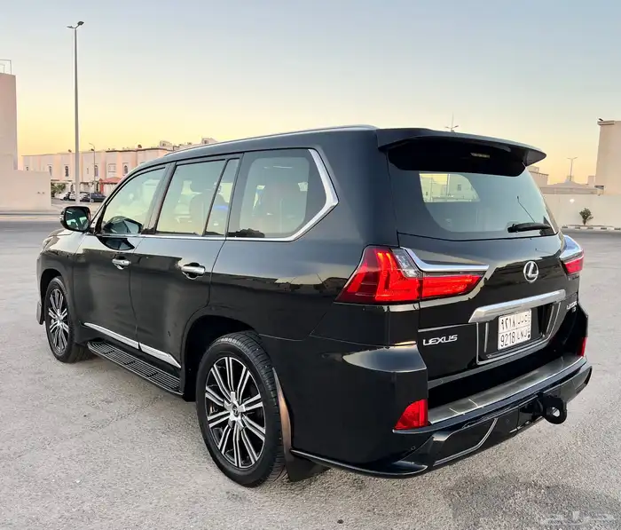 لكزس 2020 LX570 بحاله ممتازة 6