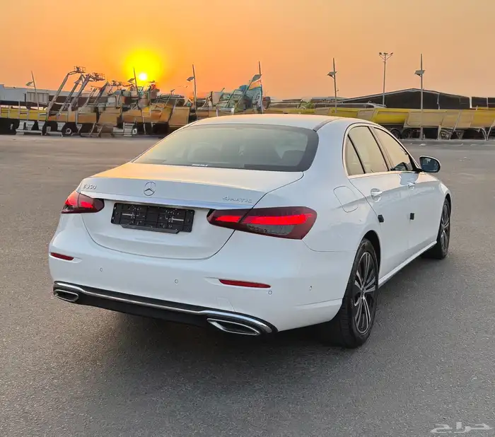 مرسيدس E250 فل كامل فتحه 2021 بحالة الوكاله للبيع 5