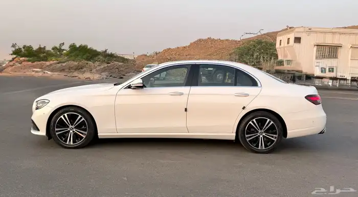 مرسيدس E250 فل كامل فتحه 2021 بحالة الوكاله للبيع 2