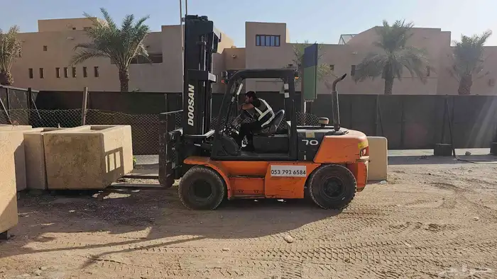 رافعه شوكيه للايجار 3طن 5طن 10طن ايجار شهري فوركلفت forklift 4