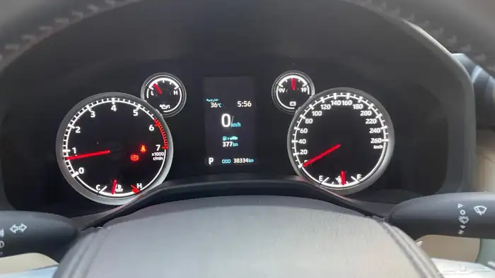 تويوتا لاندكروزر بنزين رقم 3 موديل 2022 32