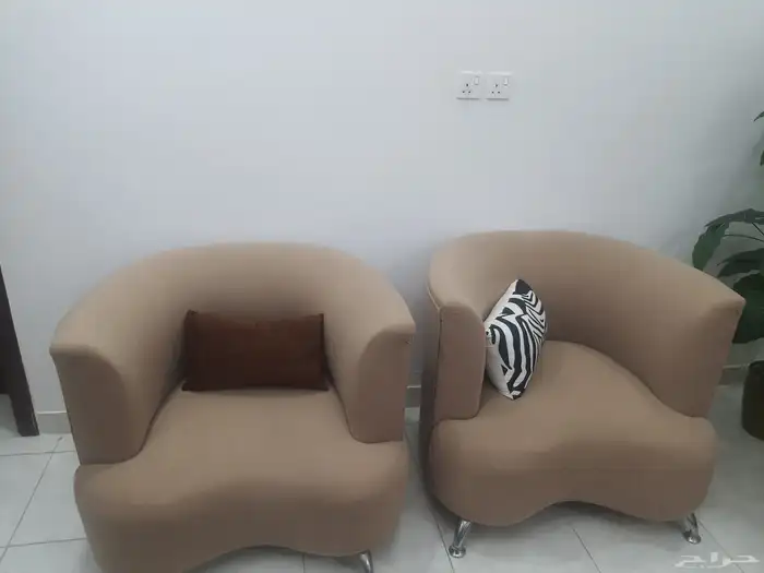 ثلاث اطقم كنب للبيع 4