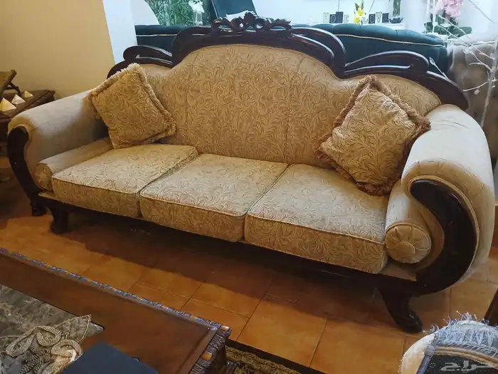 كنب فخم ستائر مدخل طاولة 7