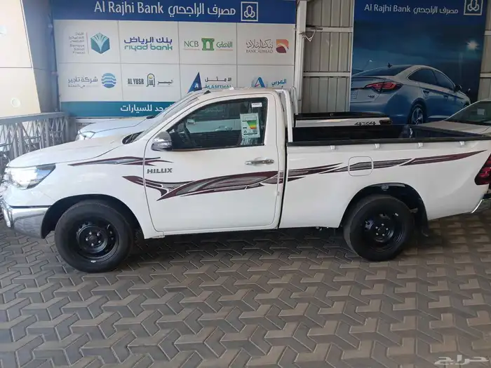 تويوتا هايلوكس غماره بنزين موديل 2025 4