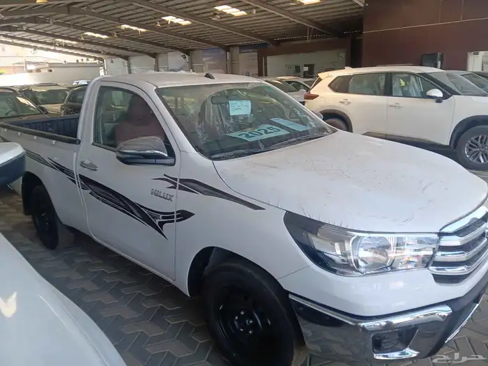 تويوتا هايلوكس غماره بنزين موديل 2025 6