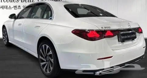 E-class E300 (بنزين) 2025 1