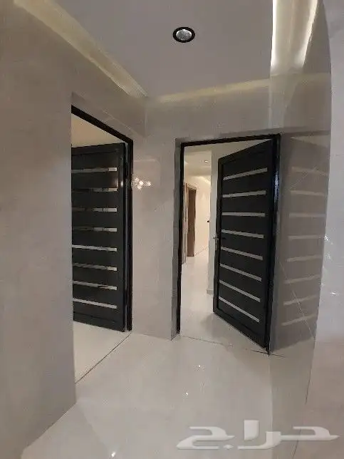 للبيع روف علوي مع ملحق تشطيب راقي من 700الف بحي النزهة 3