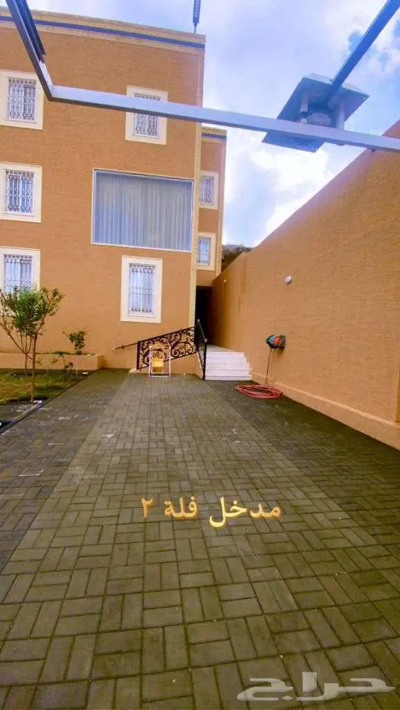 ال معتق بجوار قاعه الثريا على ارض900 فلتين   دور ثالث 2