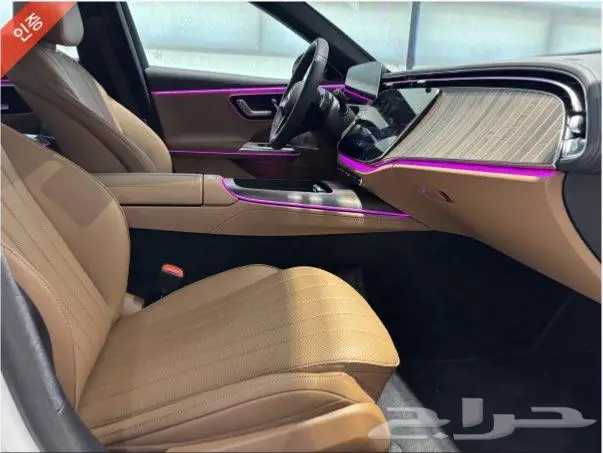 E-class E300 (بنزين) 2025 11
