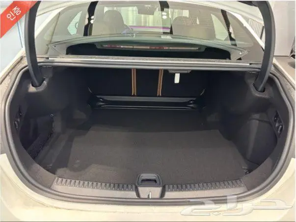 E-class E300 (بنزين) 2025 13