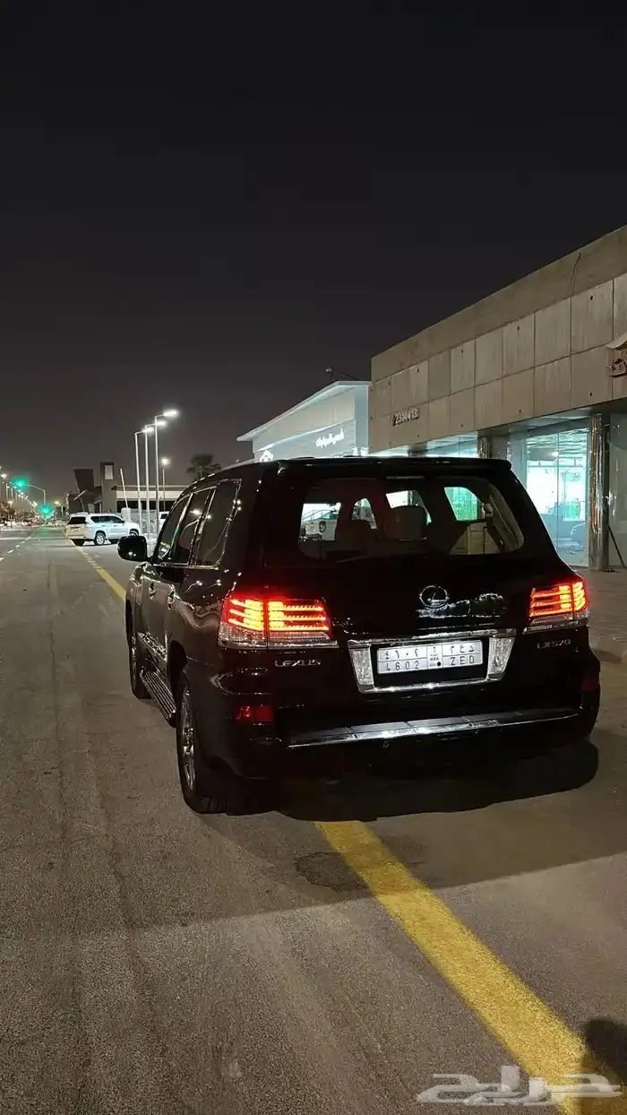لكزس LX570 2012 مخرن 6