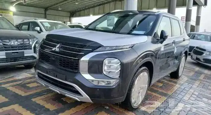 متسوبيشي اوتلاندر كل الفئات موديل 2025 1