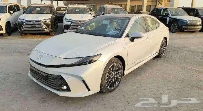 تويوتا كامري LE هايبرد 2025اصفار 1