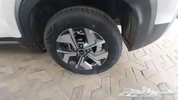 كيا سونيت فل كامل فتتحه سقف موديل 2024 بأسعار حصريه 12