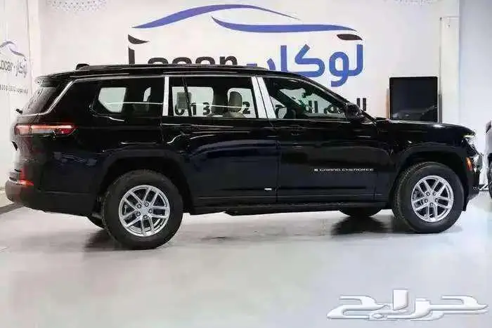 جراند شيروكي 2025 لارادو 2