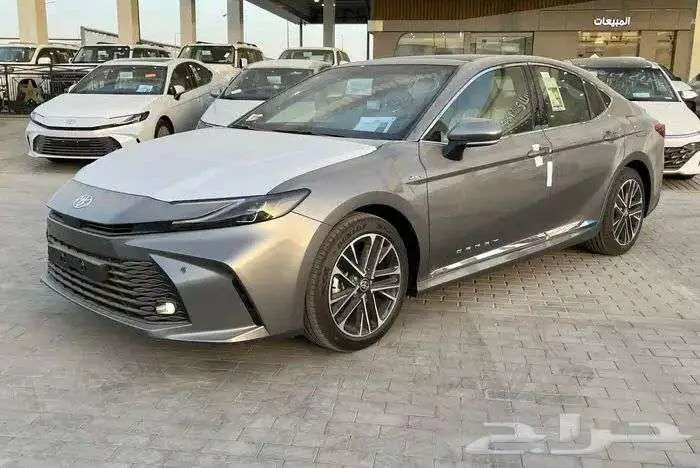 تويوتا كامري LE هايبرد 2025اصفار 7