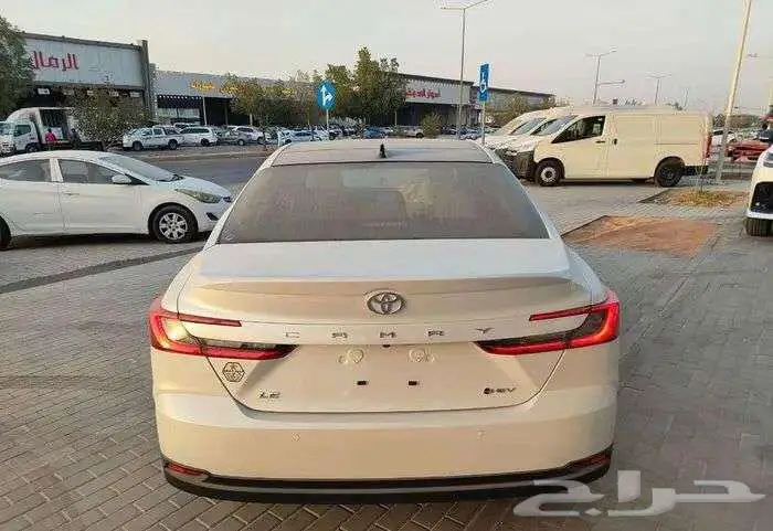 تويوتا كامري LE هايبرد 2025اصفار 5