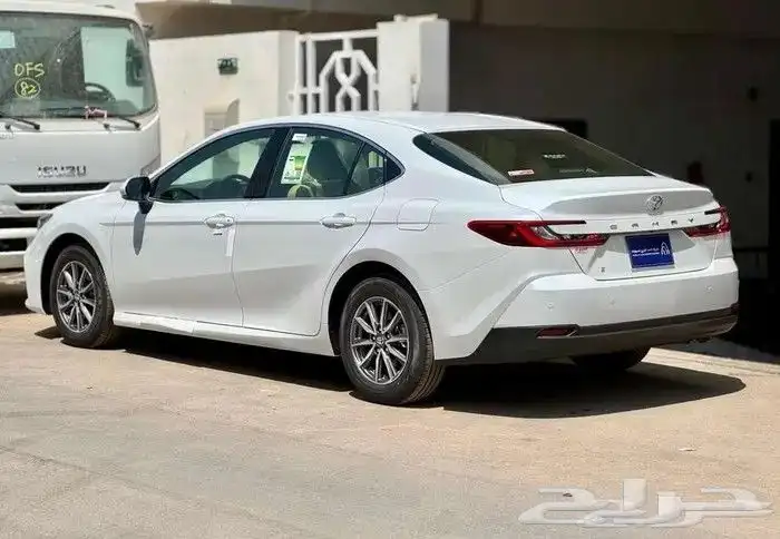 تويوتا كامري E بنزين 2025 بالنقد والتقسيط 3